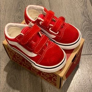Toddler velcro strap sneakers